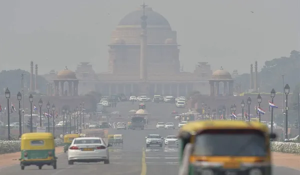 दिल्ली की वायु गुणवत्ता सुधरकर खराब श्रेणी में पहुंची, न्यूनतम तापमान 12.6 डिग्री