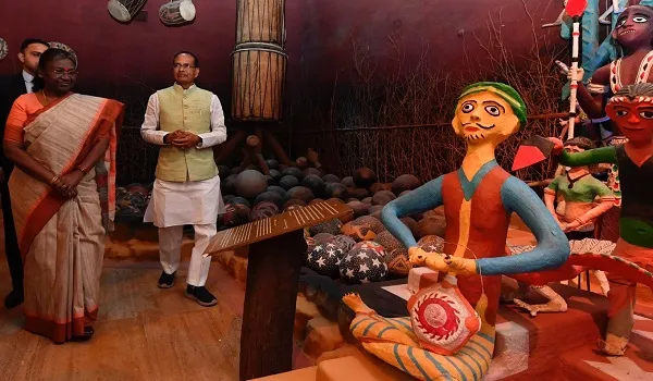 राष्ट्रपति मुर्मू ने भोपाल में जनजातीय संग्रहालय का किया दौरा,अवधारणा की सराहना की