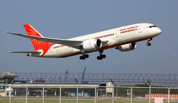 तकनीकी गड़बड़ी के कारण Air India  की मुंबई से कालीकट जाने वाली उड़ान में हुई 3 घंटे की देरी
