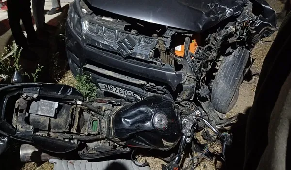 VIDEO: अलवर में कार बाइक की आमने-सामने हुई भिड़ंत, हादसे में बाइक सवार दो युवकों ने तोड़ा दम