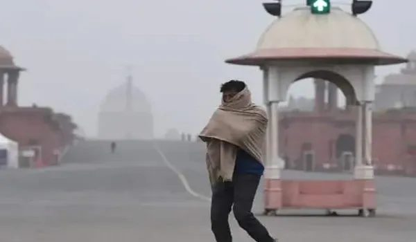 Delhi Weather: राष्ट्रीय राजधानी में बढ़ा ठंड का सितम, न्यूनतम तापमान रहा 7.9 डिग्री सेल्सियस 