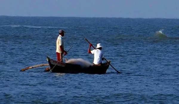 श्रीलंकाई नौसेना ने 24 भारतीय मछुआरों को किया  गिरफ्तार 