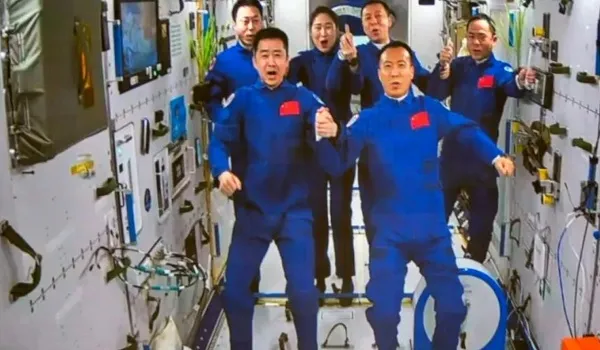 अंतरिक्ष में ऐतिहासिक पल, पहली बार एकत्रित हुए चीन के 6 अंतरिक्ष यात्री