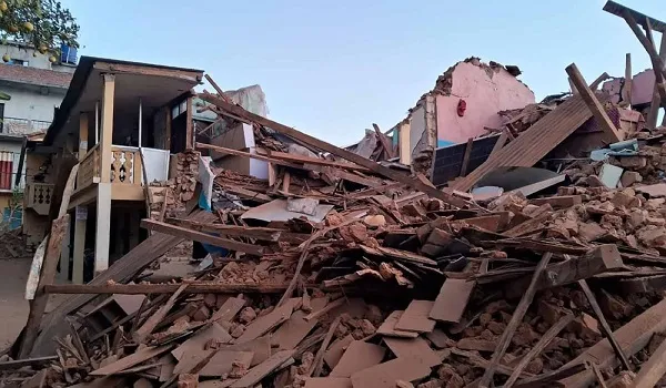 VIDEO: आधी रात को आए भूकंप ने मचाई तबाही, नेपाल में 129 लोगों की मौत, दिल्ली-NCR, यूपी-बिहार और राजस्थान में भी हिली धरती