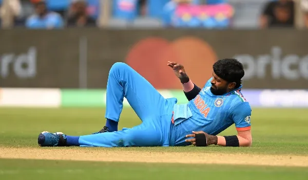 Hardik Pandya: टीम इंडिया को लगा झटका, चोट के चलते हार्दिक पांड्या हुए स्क्वाड से बाहर, सेमीफाइनल में होगी टीम की अग्नि परीक्षा