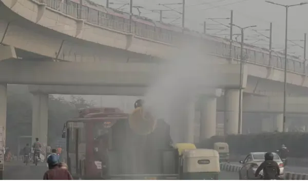 Delhi Air Pollution Update: दिल्ली की हवा लोगों के जीवन में घोल रही जहर, 13 से 20 नवंबर तक ऑड-ईवन नियम लागू, 10 नवंबर तक सभी स्कूल बंद