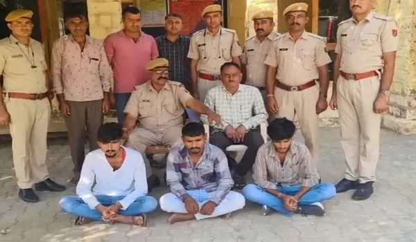 Jaisalmer News: 10 दिन में प्रसिद्ध देगराय मंदिर का पुलिस ने किया बड़ा खुलासा, 3 चोरों को बालोतरा से किया गिरफ्तार, चांदी के 7 छत्र बरामद