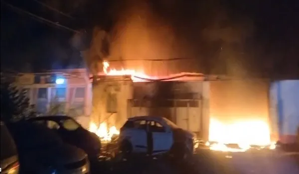 VIDEO: बालोतरा के पचपदरा रोड स्थित एक कार गैरेज में लगी जोरदार आग, देर रात लगी आग से गैरेज हुआ जलकर राख