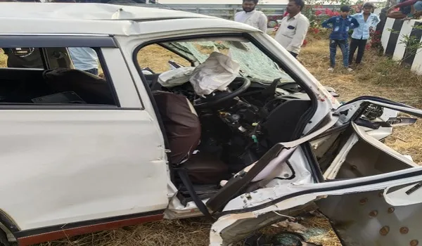 VIDEO: अलवर के लक्ष्मणगढ़ में अनियंत्रित होकर एक्सप्रेस-वे से नीचे गिरी ब्रेजा कार, हादसे में महिला सहित तीन लोगों की मौत
