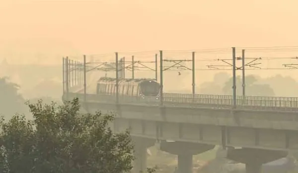 Delhi Air Pollution: दिवाली के दूसरे दिन जहरीली हवा ने घोंटा दम, पॉल्यूशन ने खतरनाक लेवल 400 किया पार, जानें आज का AQI