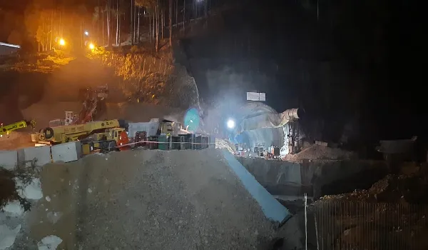 Uttarakhand Tunnel Accident: उत्तरकाशी टनल में 11वें दिन भी बचाव कार्य जारी, ऑगर मशीन से 27 मीटर तक ड्रिलिंग