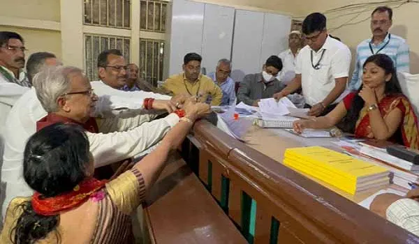 Rajasthan Election 2023: आरएलड़ी प्रत्याशी डॉ सुभाष गर्ग ने अपने परिवार के साथ किया मतदान, बोले- लोकतंत्र के इस महापर्व में बढ़-चढ़कर ले भाग