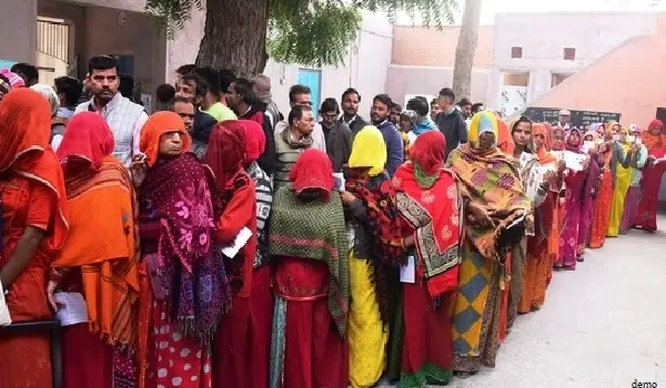 Rajasthan Election 2023: बीदासर में शादी से पहले दुल्हा और उसकी बहन दुल्हन ने किया मतदान