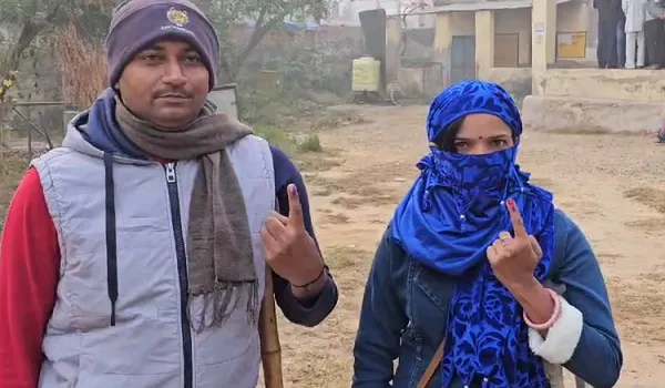 Rajasthan Election 2023: चुनाव को लेकर भरतपुर में दिखा उत्साह, दिव्यांग पति-पत्नी ने 175 किलोमीटर का सफर तय कर किया मतदान