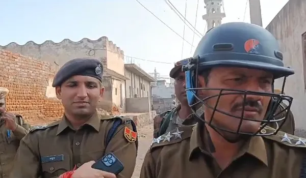 Rajasthan Election 2023: फतेहपुर शेखावाटी के वार्ड 40 में दो पक्षों में हुआ जमकर पथराव, पुलिस ने की हवाई फायरिंग; पुलिस के जवान को आई सिर मे चोट