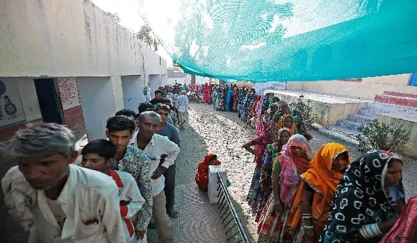 Rajasthan Election 2023: सिरोही के मतदान केंद्र पर फर्जी मतदान को लेकर हुआ हंगामा