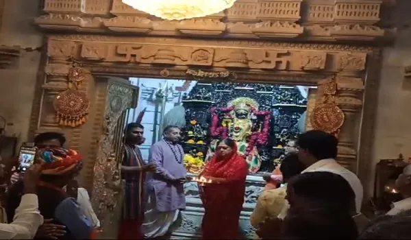 पूर्व सीएम वसुंधरा राजे ने मां त्रिपुरा सुंदरी में की विशेष पूजा अर्चना, स्वागत के लिए बड़ी संख्या में जुटे भाजपा कार्यकर्ता