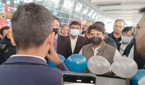 Digi Yatra: ज्योतिरादित्य सिंधिया ने दिल्ली हवाई अड्डे पर यात्रियों के लिए कागजरहित प्रवेश की सुविधा ‘डिजियात्रा’ शुरू की