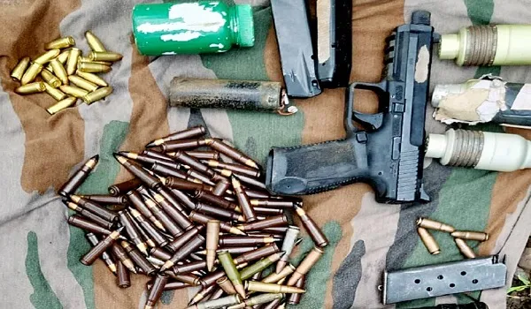 West Bengal में भारी मात्रा में हथियार एवं गोलाबारूद बरामद, 2 लोग गिरफ्तार