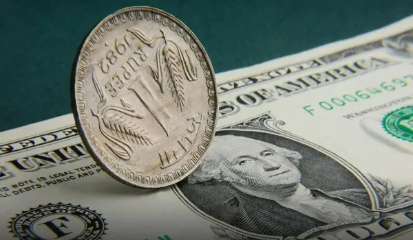Dollar vs Rupee: शुरुआती कारोबार में अमेरिकी डॉलर के मुकाबले रुपया 18 पैसे चढ़कर 81.08 पर 