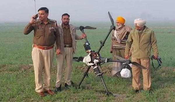 पंजाब में भारत-पाकिस्तान सीमा के पास 5 किलो हेरोइन और ड्रोन बरामद