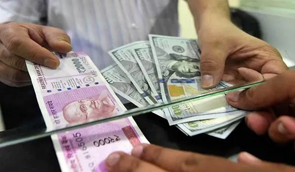 Rupee vs Dollar: शुरुआती कारोबार में अमेरिकी डॉलर के मुकाबले रुपया आठ पैसे बढ़कर 81.25 पर पहुंचा