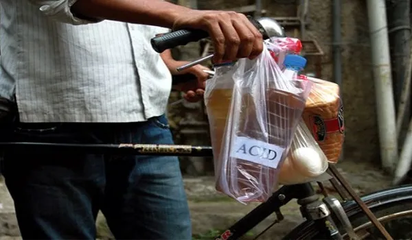 Delhi Acid Attack: रसायन कारोबारियों ने तेजाब खरीदने वालों पर कड़ी नजर रखने की मांग की