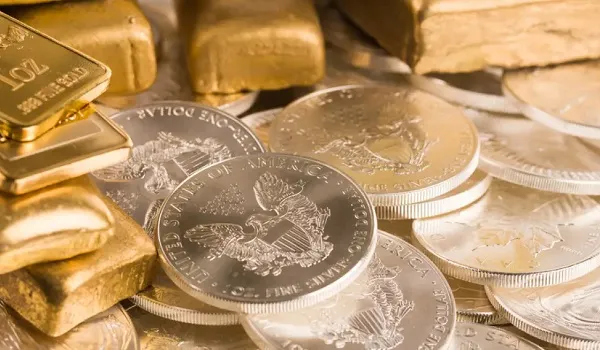Gold-Silver Price: सोना 420 रुपये टूटा, चांदी 869 रुपये कमजोर