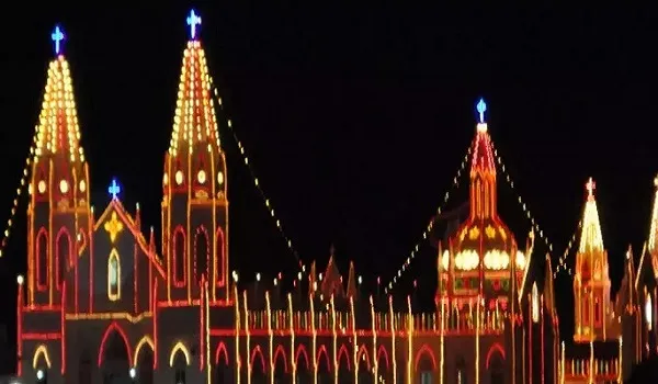 Uttar Pradesh: मिर्जापुर में 178 साल पुराना गिरिजाघर क्रिसमस के लिए तैयार