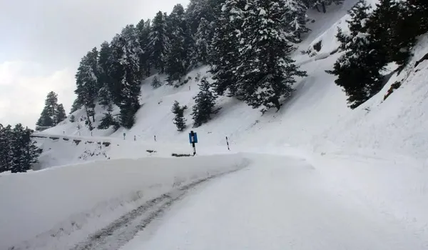 कश्मीर घाटी में ठंड बढ़ी,ऊंचाई वाले इलाकों में बर्फबारी की संभावना