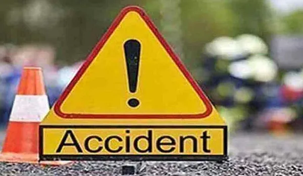 जम्मू-श्रीनगर राष्ट्रीय राजमार्ग पर ट्रक खाई में गिरा, 2 लोगों की मौत