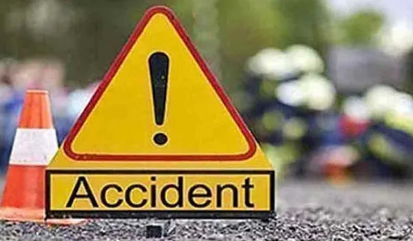 Uttar Pradesh: आगरा-लखनऊ एक्सप्रेस वे पर सड़क दुर्घटना में नगर पंचायत के ईओ सहित 3 की मौत
