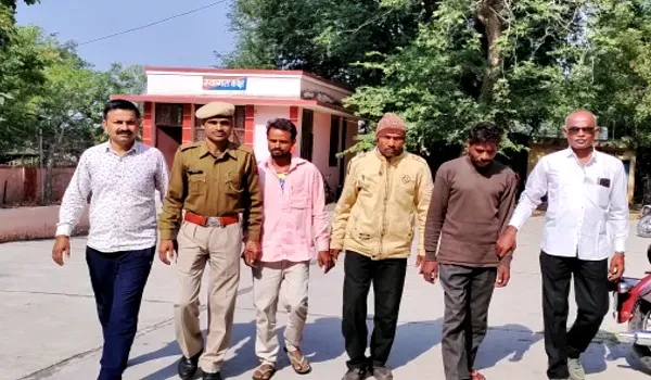  Pratapgarh: दुष्कर्म के झूठे मामले में फंसाने की धमकी देकर की लूटपाट और मारपीट, 4 आरोपी गिरफ्तार