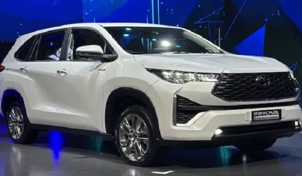 Toyota Kirloskar की इनोवा हाइक्रॉस की कीमत 18.30 लाख रुपये से शुरू