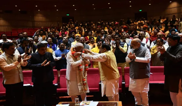 BJP Meeting: भाजपा संसदीय दल की बैठक शुरू, बीजेपी को प्रचंड बहुमत मिलने पर पीएम मोदी का किया स्वागत