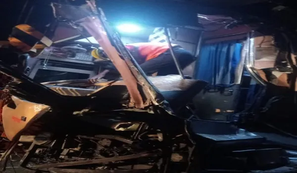 Pali News: गुजरात से दिल्ली जा रही स्लीपर बस आगे खड़े ट्रेलर से टकराई, हादसे में आयुक्त सहित 7 लोग घायल