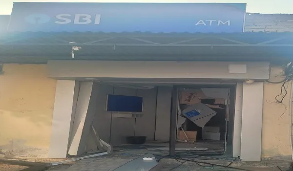 Nagaur News : जोधियासी में बदमाशों ने उखाड़ा SBI का ATM, लाखों की नकदी चोरी, सीसीटीवी में कैद हुई घटना